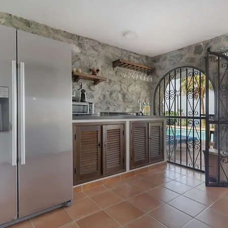 Dalias Villa *
