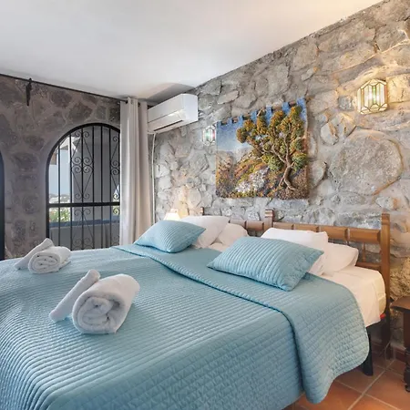 Dalias Villa *